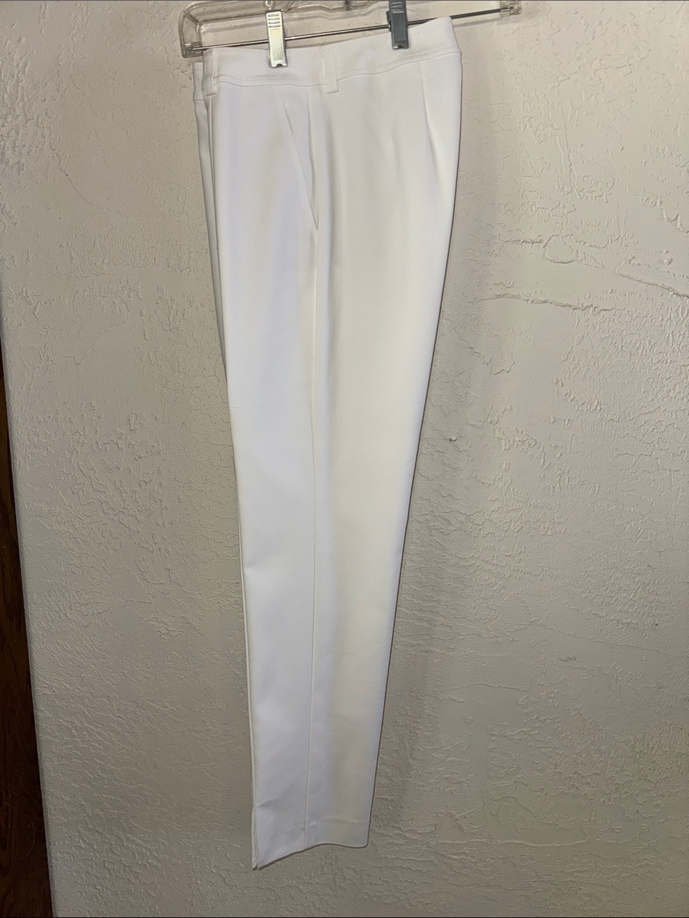 St. John JENNIFER CAVIAR White Straight Leg Ankle pantw/front slit.  NWOT SIZE 2